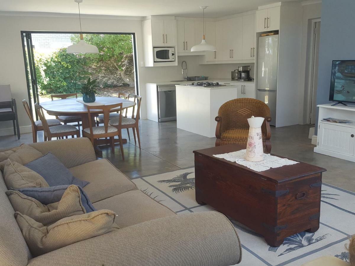 Breeze In Villa Agulhas Bagian luar foto